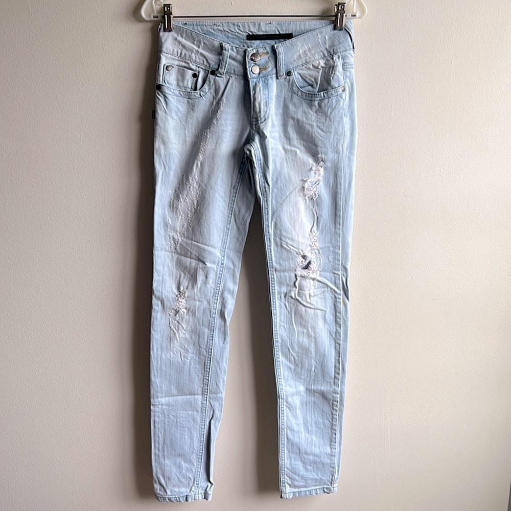 Urban Behavior Junior’s Light Blue Distressed Skinny Jeans Size 3